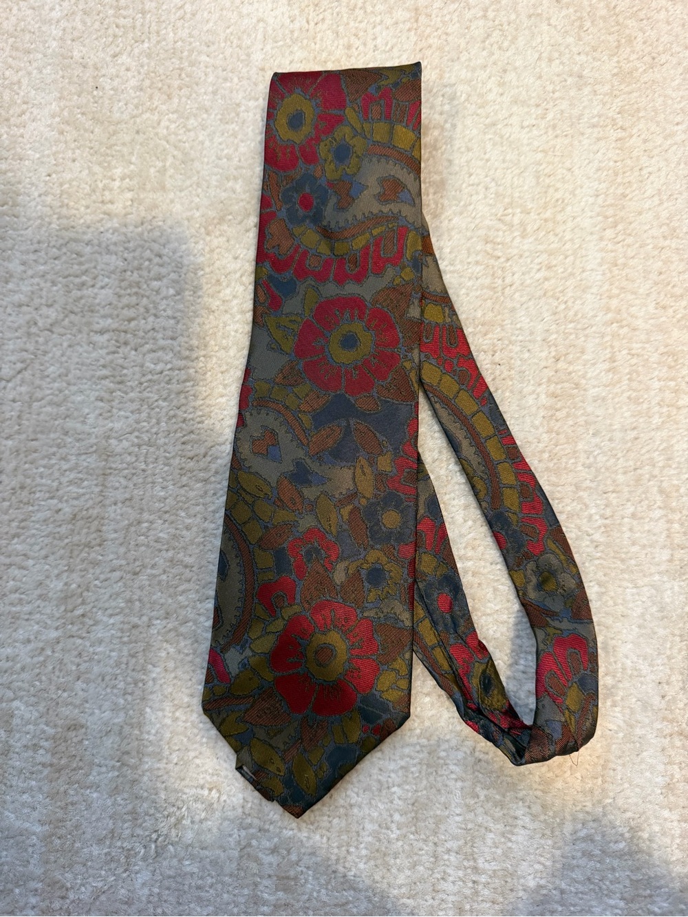 Christian Dior Men's Paisley Floral Silk Tie in Red and Olive